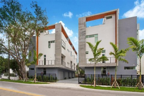 Condominio en venta en Miami, Florida, 3 dormitorios, 216.65 m2 № 1860938 - foto 1