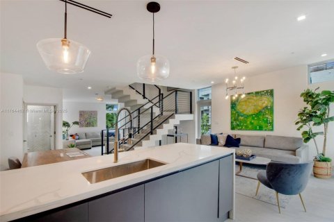 Condominio en venta en Miami, Florida, 3 dormitorios, 216.65 m2 № 1860938 - foto 7