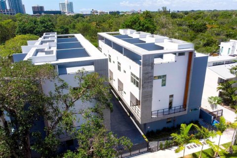 Condominio en venta en Miami, Florida, 3 dormitorios, 216.65 m2 № 1860938 - foto 23