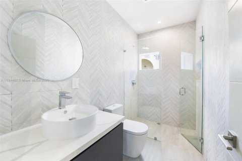 Condominio en venta en Miami, Florida, 3 dormitorios, 216.65 m2 № 1860938 - foto 17