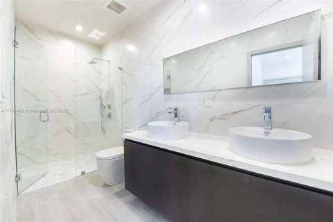 Condominio en venta en Miami, Florida, 3 dormitorios, 216.65 m2 № 1860938 - foto 15