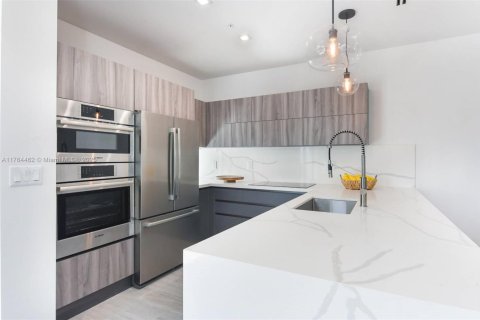 Condominio en venta en Miami, Florida, 3 dormitorios, 216.65 m2 № 1860938 - foto 11