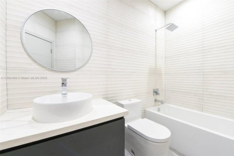 Condominio en venta en Miami, Florida, 3 dormitorios, 216.65 m2 № 1860938 - foto 13