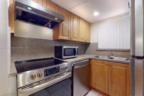 Купить кондоминиум в Майами, Флорида 2 спальни, 82.87м2, № 1978104 - фото 11