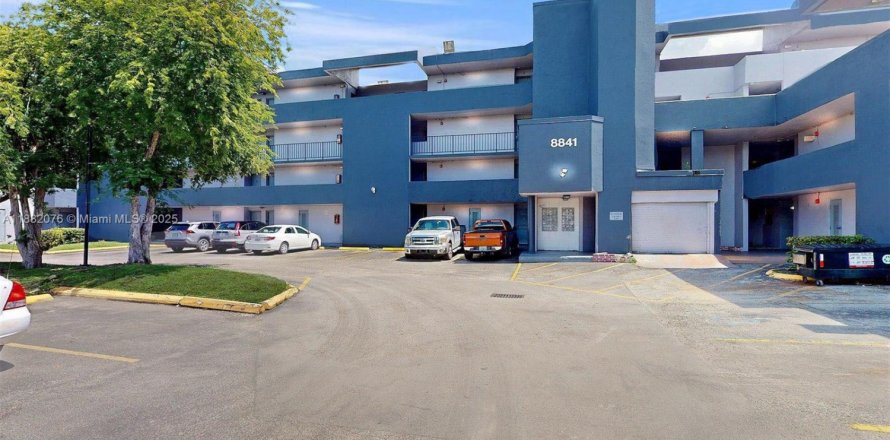 Кондоминиум с 2 спальнями в Майами, Флорида № 1978104