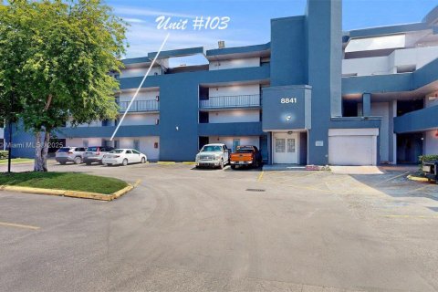 Купить кондоминиум в Майами, Флорида 2 спальни, 82.87м2, № 1978104 - фото 2