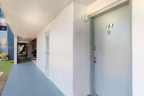 Купить кондоминиум в Майами, Флорида 2 спальни, 82.87м2, № 1978104 - фото 4