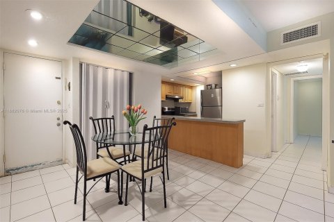 Купить кондоминиум в Майами, Флорида 2 спальни, 82.87м2, № 1978104 - фото 9