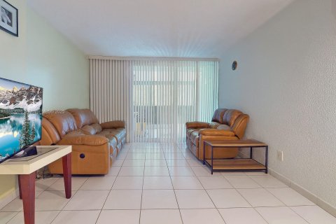 Купить кондоминиум в Майами, Флорида 2 спальни, 82.87м2, № 1978104 - фото 16