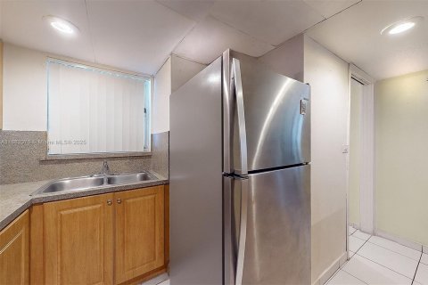 Купить кондоминиум в Майами, Флорида 2 спальни, 82.87м2, № 1978104 - фото 14