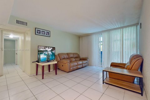 Купить кондоминиум в Майами, Флорида 2 спальни, 82.87м2, № 1978104 - фото 8