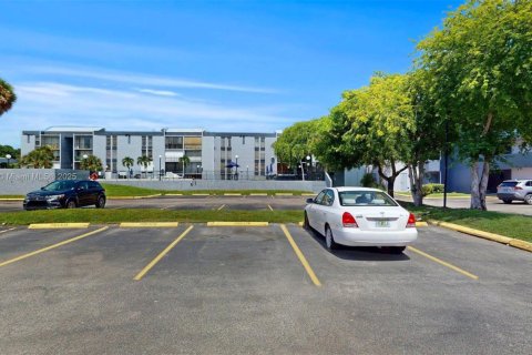 Купить кондоминиум в Майами, Флорида 2 спальни, 82.87м2, № 1978104 - фото 27