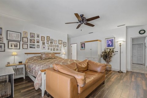 House in Palmetto Bay, Florida 5 bedrooms, 331.01 sq.m. № 2032664 - photo 14