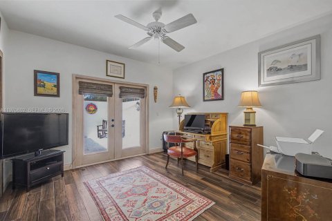 House in Palmetto Bay, Florida 5 bedrooms, 331.01 sq.m. № 2032664 - photo 21