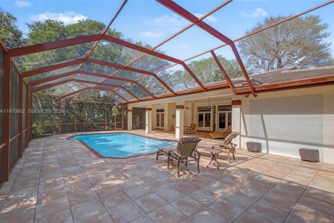 House in Palmetto Bay, Florida 5 bedrooms, 331.01 sq.m. № 2032664 - photo 30
