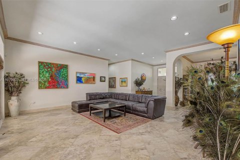 House in Palmetto Bay, Florida 5 bedrooms, 331.01 sq.m. № 2032664 - photo 3