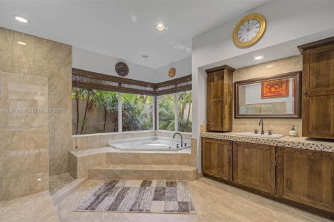 House in Palmetto Bay, Florida 5 bedrooms, 331.01 sq.m. № 2032664 - photo 16