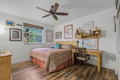 House in Palmetto Bay, Florida 5 bedrooms, 331.01 sq.m. № 2032664 - photo 26