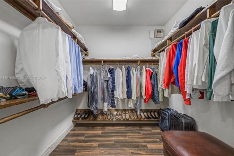 House in Palmetto Bay, Florida 5 bedrooms, 331.01 sq.m. № 2032664 - photo 19