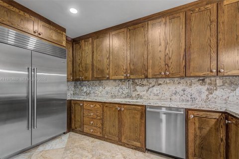 House in Palmetto Bay, Florida 5 bedrooms, 331.01 sq.m. № 2032664 - photo 8