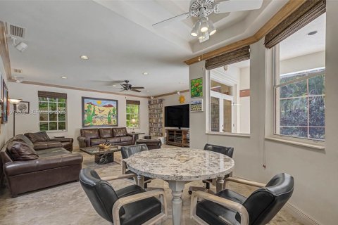 House in Palmetto Bay, Florida 5 bedrooms, 331.01 sq.m. № 2032664 - photo 11