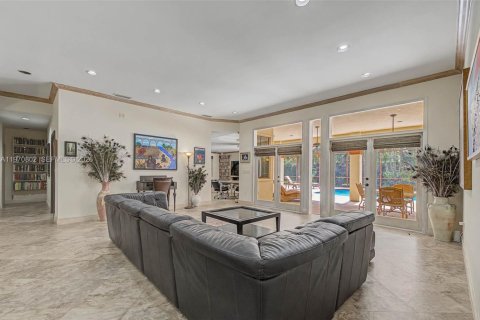 House in Palmetto Bay, Florida 5 bedrooms, 331.01 sq.m. № 2032664 - photo 5