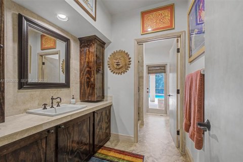 House in Palmetto Bay, Florida 5 bedrooms, 331.01 sq.m. № 2032664 - photo 22