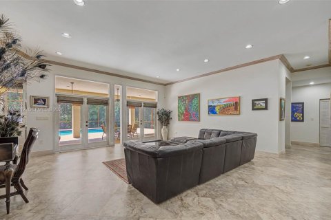 House in Palmetto Bay, Florida 5 bedrooms, 331.01 sq.m. № 2032664 - photo 4