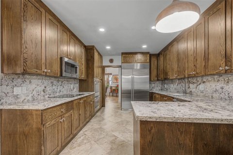 House in Palmetto Bay, Florida 5 bedrooms, 331.01 sq.m. № 2032664 - photo 7