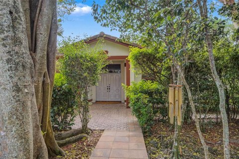 House in Palmetto Bay, Florida 5 bedrooms, 331.01 sq.m. № 2032664 - photo 2