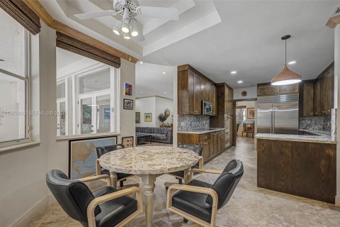 House in Palmetto Bay, Florida 5 bedrooms, 331.01 sq.m. № 2032664 - photo 10