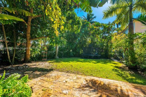 Casa en venta en Miami, Florida, 4 dormitorios, 221.57 m2 № 2030151 - foto 18