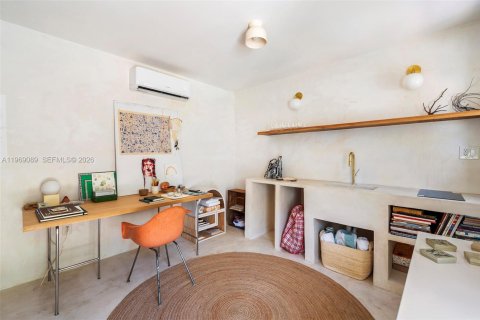 Casa en venta en Miami, Florida, 4 dormitorios, 221.57 m2 № 2030151 - foto 28