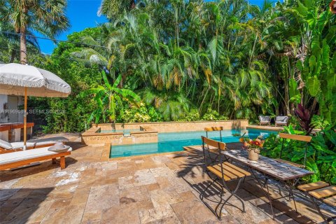 Casa en venta en Miami, Florida, 4 dormitorios, 221.57 m2 № 2030151 - foto 16