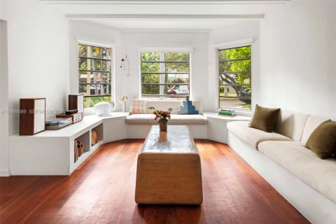 Casa en venta en Miami, Florida, 4 dormitorios, 221.57 m2 № 2030151 - foto 4