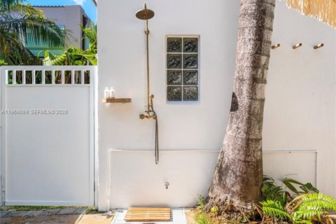 Casa en venta en Miami, Florida, 4 dormitorios, 221.57 m2 № 2030151 - foto 19