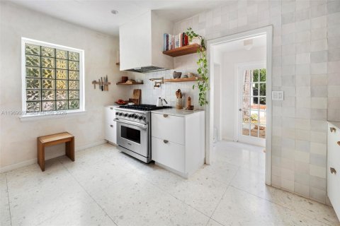Casa en venta en Miami, Florida, 4 dormitorios, 221.57 m2 № 2030151 - foto 11