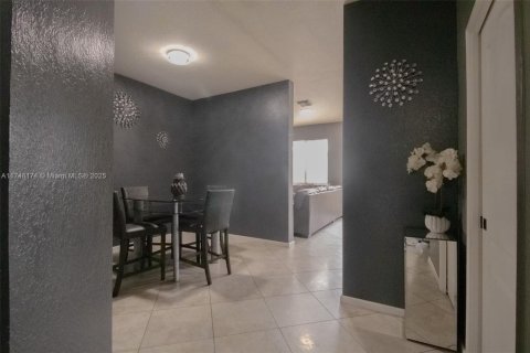 Купить таунхаус в Майами-Гарденс, Флорида 4 спальни, 159.42м2, № 1692071 - фото 9