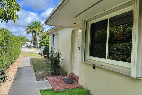 Casa en alquiler en Homestead, Florida, 2 dormitorios, 73.58 m2 № 1991906 - foto 1