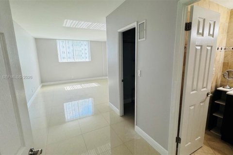 Copropriété à louer à Sunny Isles Beach, Floride: 1 chambre, 92.9 m2 № 2088282 - photo 16