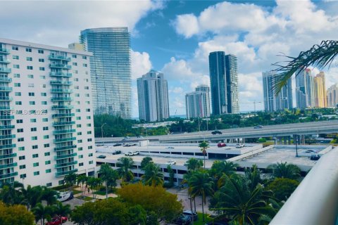 Copropriété à louer à Sunny Isles Beach, Floride: 1 chambre, 92.9 m2 № 2088282 - photo 5
