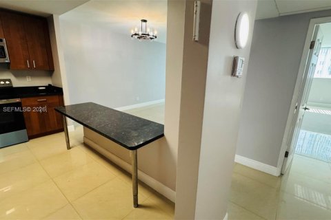 Copropriété à louer à Sunny Isles Beach, Floride: 1 chambre, 92.9 m2 № 2088282 - photo 3