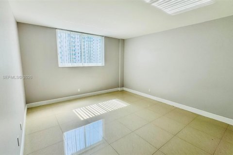 Copropriété à louer à Sunny Isles Beach, Floride: 1 chambre, 92.9 m2 № 2088282 - photo 22