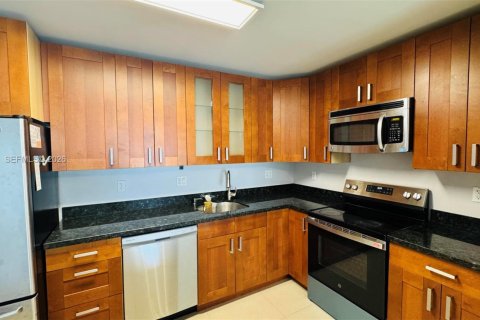 Copropriété à louer à Sunny Isles Beach, Floride: 1 chambre, 92.9 m2 № 2088282 - photo 7