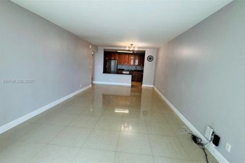 Copropriété à louer à Sunny Isles Beach, Floride: 1 chambre, 92.9 m2 № 2088282 - photo 14