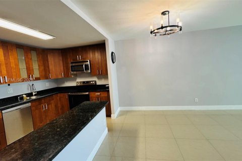 Copropriété à louer à Sunny Isles Beach, Floride: 1 chambre, 92.9 m2 № 2088282 - photo 2