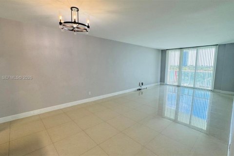Copropriété à louer à Sunny Isles Beach, Floride: 1 chambre, 92.9 m2 № 2088282 - photo 15