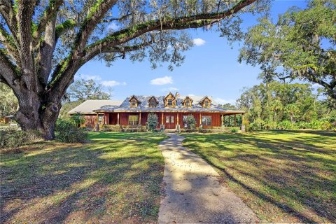 House in Eustis, Florida 4 bedrooms, 359.16 sq.m. № 2212194 - photo 2