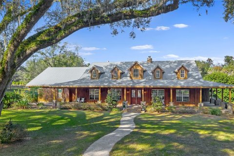House in Eustis, Florida 4 bedrooms, 359.16 sq.m. № 2212194