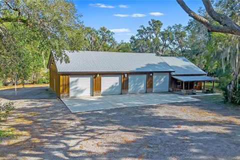 House in Eustis, Florida 4 bedrooms, 359.16 sq.m. № 2212194 - photo 4